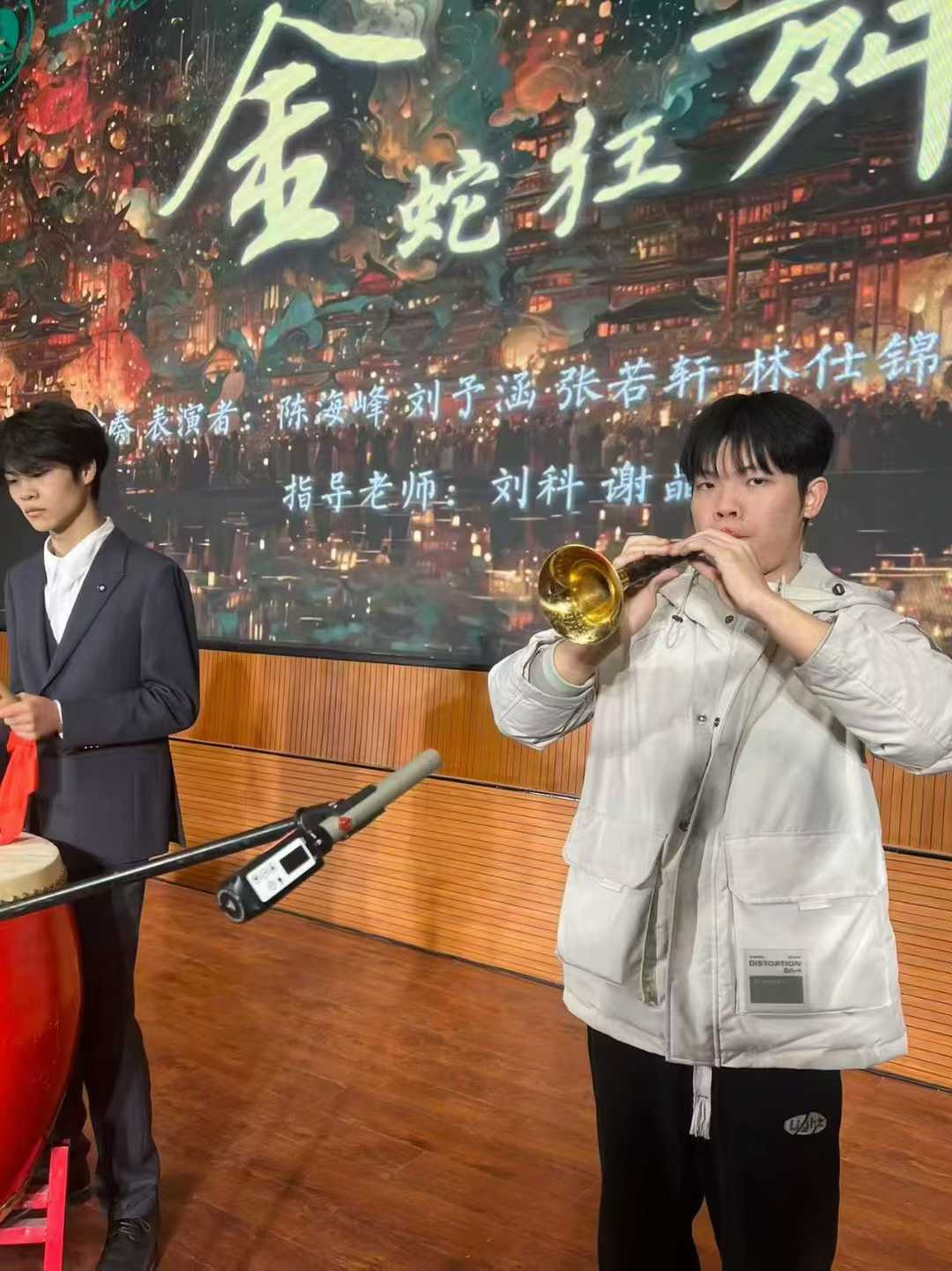 RT-1 Plug-On XLR Wireless Audio Transmitter and Receiver